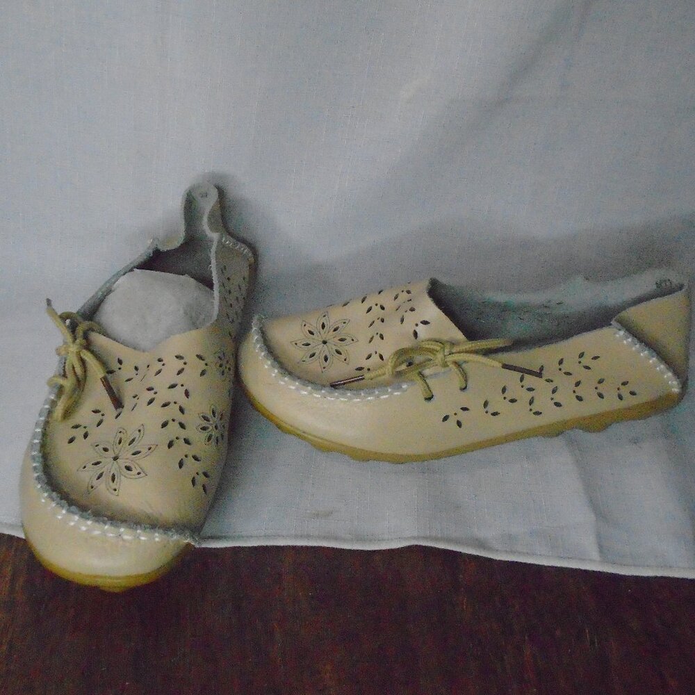 Adorable Soft Leather Women's Mocassins Flat loafer Shoes sz 7